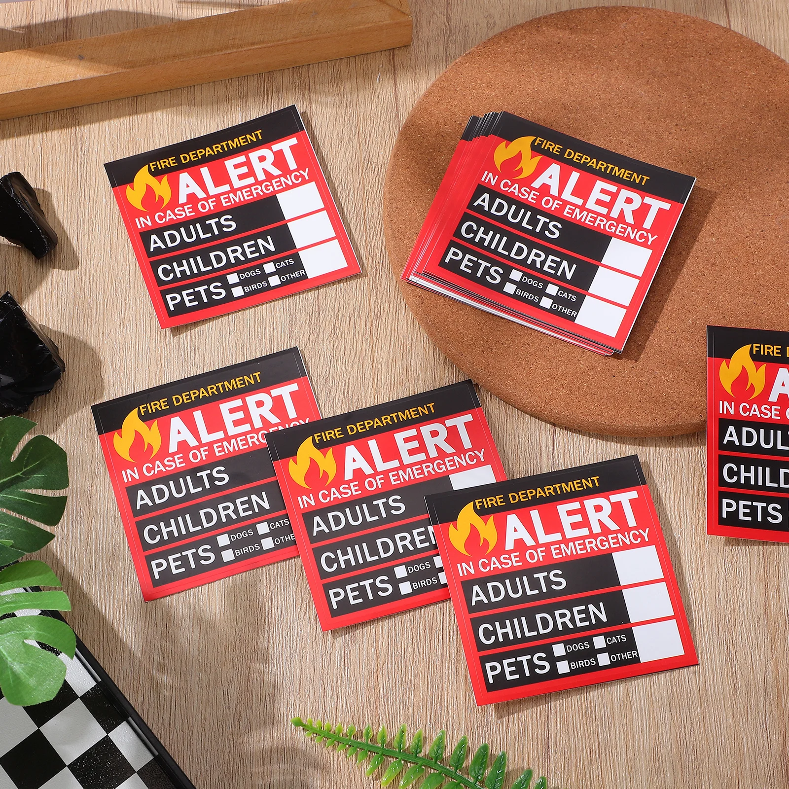 สติกเกอร์เตือนภัยสำหรับสติกเกอร์ค้นหาคนที่ต้องการความช่วยเหลือ สติกเกอร์ติดหน้าต่าง ประตู สำหรับเตือนคน หรือสัตว์เลี้ยง ว่ามีอันตราย หรือมีสิ่งของสำคัญอยู่ข้างใน