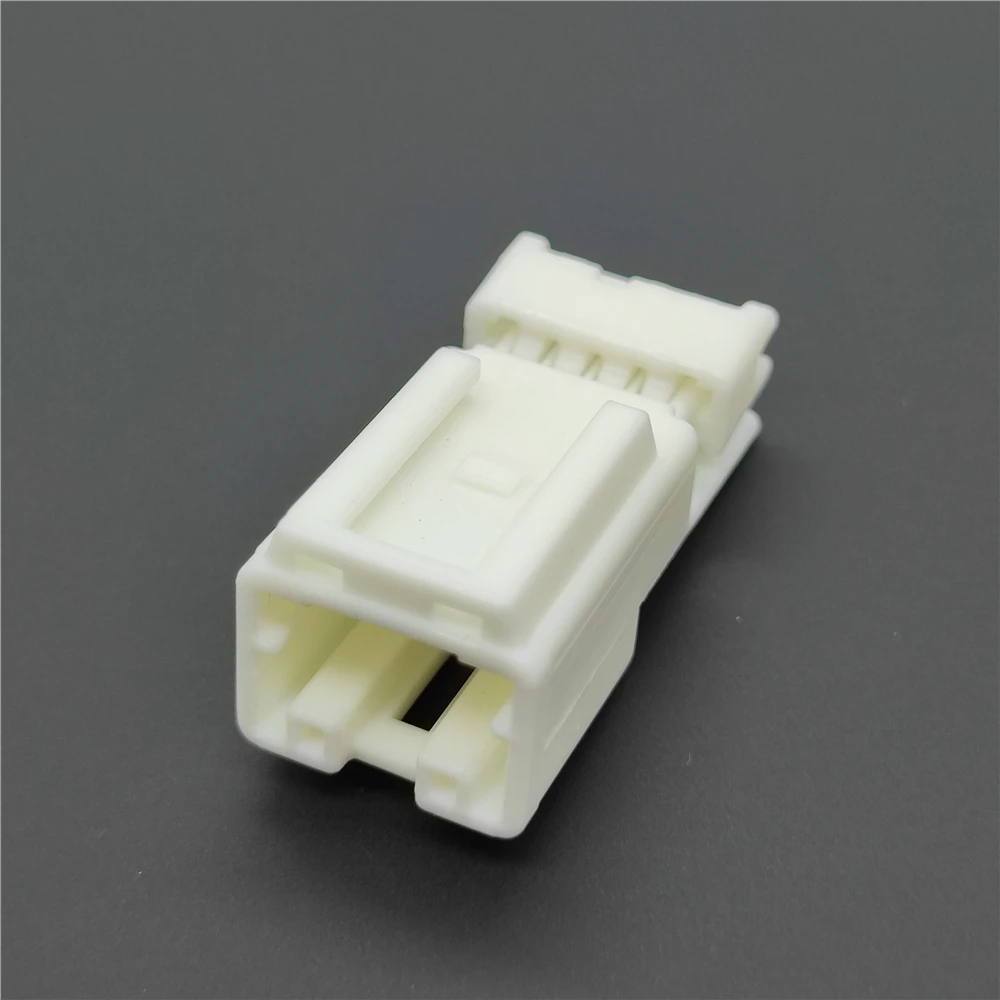7282-5976 4 Pin Unsealed Automotive Connector Male 91 TK Series 1.0mm PBT Natural for Car Wiring