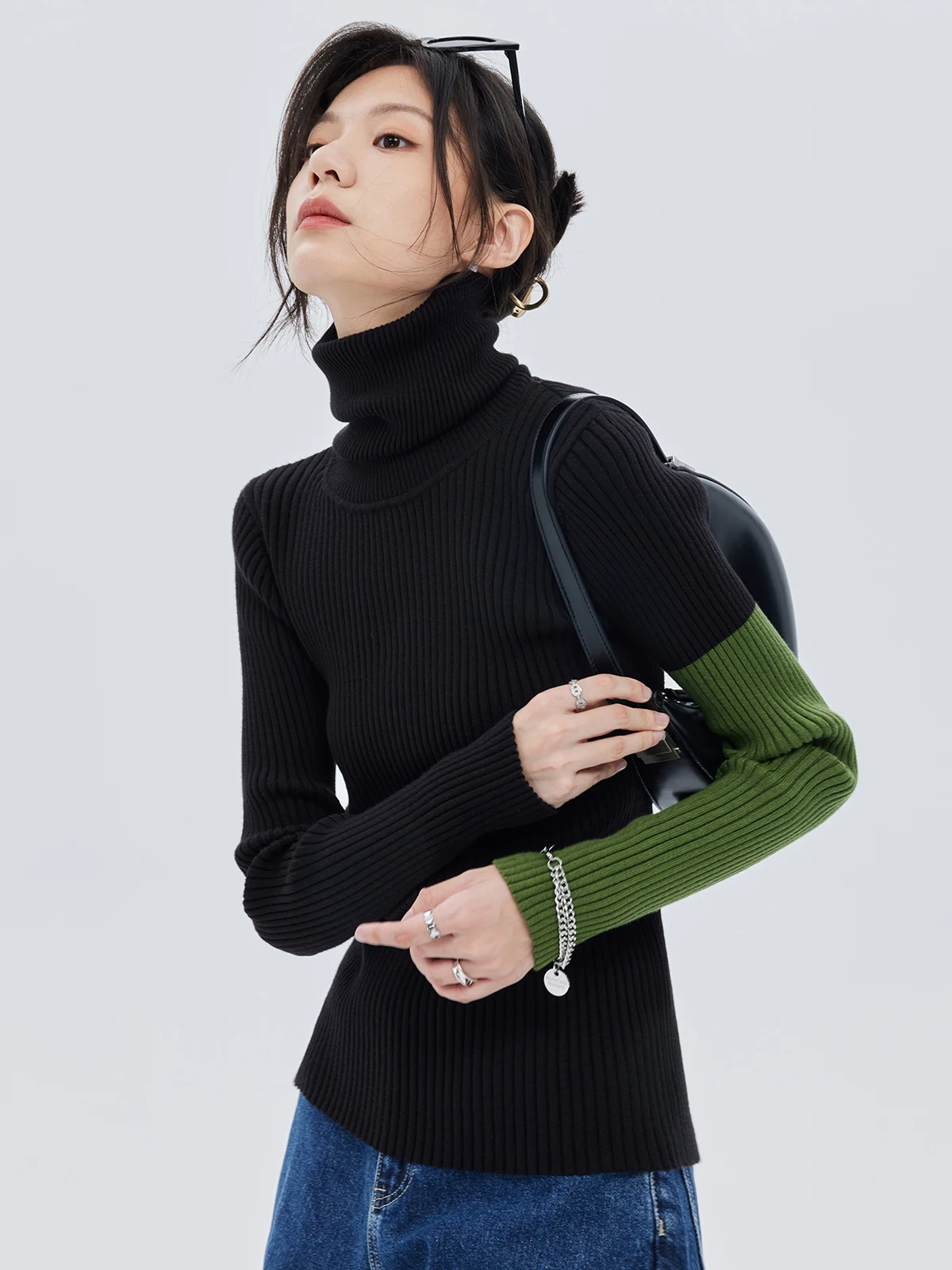 

Spring and Autumn New Women's Sweater, Contrasting Color Splicing Sleeve with Fashionable High Neck Slim Fit Knit Sweater Inside
