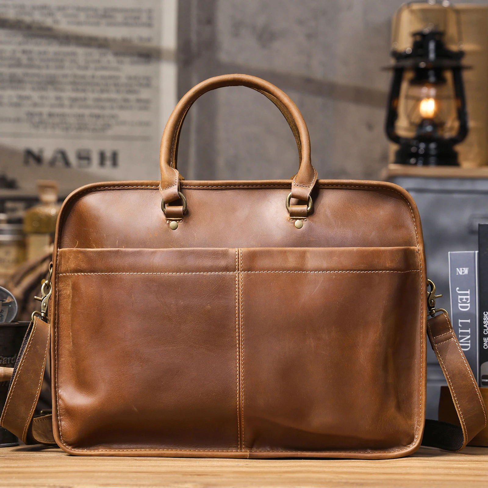 S.WORKER Klassische Aktentasche aus echtem Leder für 15"-Laptops für Herren | Handtasche aus Vollnarbenleder, Umhängetasche für Herren, Büro, Business – Detail 22