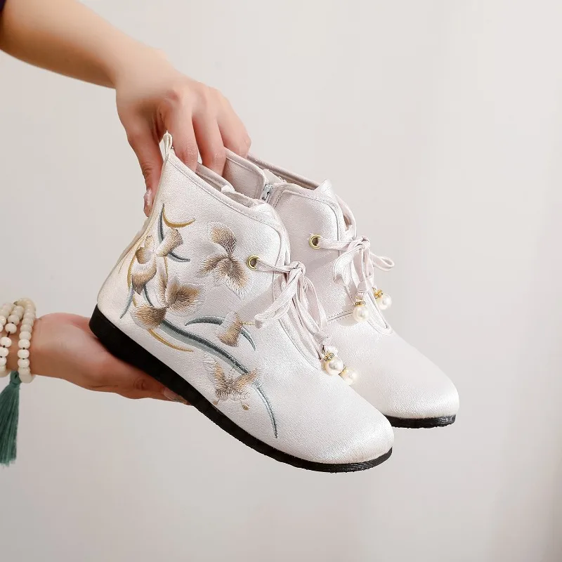 New Fashion Autumn Style Embroidered Woman Boots with Heel Slope Height Increase for Women Ethnic Style Cloth Shoes Sneaker
