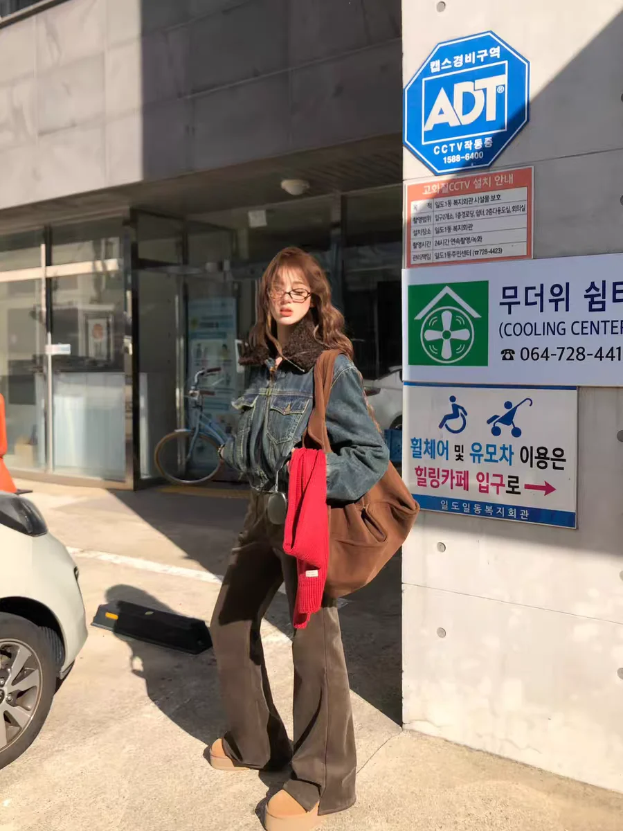 

Джинсовое пальто для девочек, меховое плюшевое женское зимнее свободное пальто, милое, крутое, для девочек, для колледжа, для классной комнаты, с защитой от запаха, софтшелл, на пуговицах, в стиле пэчворк Y2K