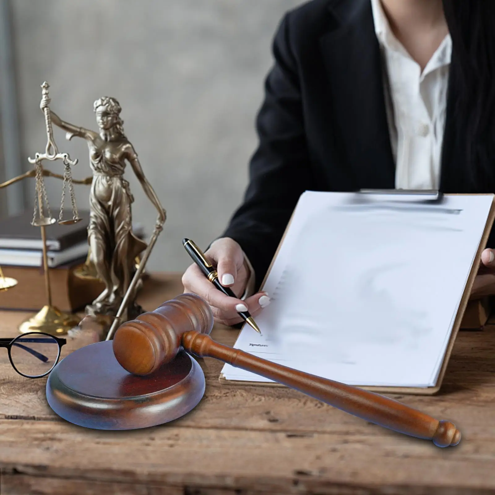martelo-de-madeira-acessorio-de-fantasia-para-juiz-leilao-e-tribunal