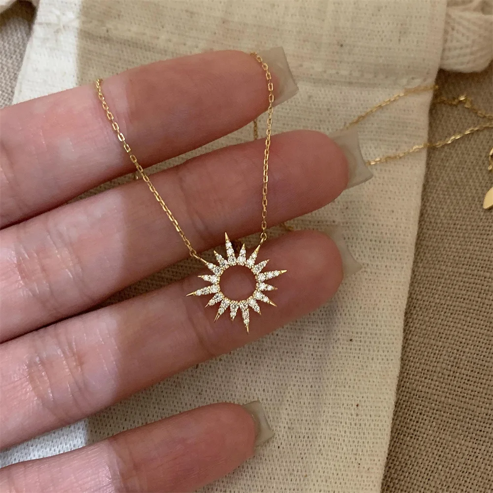 Leichte, luxuriöse Halskette mit Sonnen- und Sternmotiven für Damen, exquisite Schlüsselbeinkette für den täglichen Gebrauch, modischer Schmuck, Schmuckgeschenk. – Detail 2