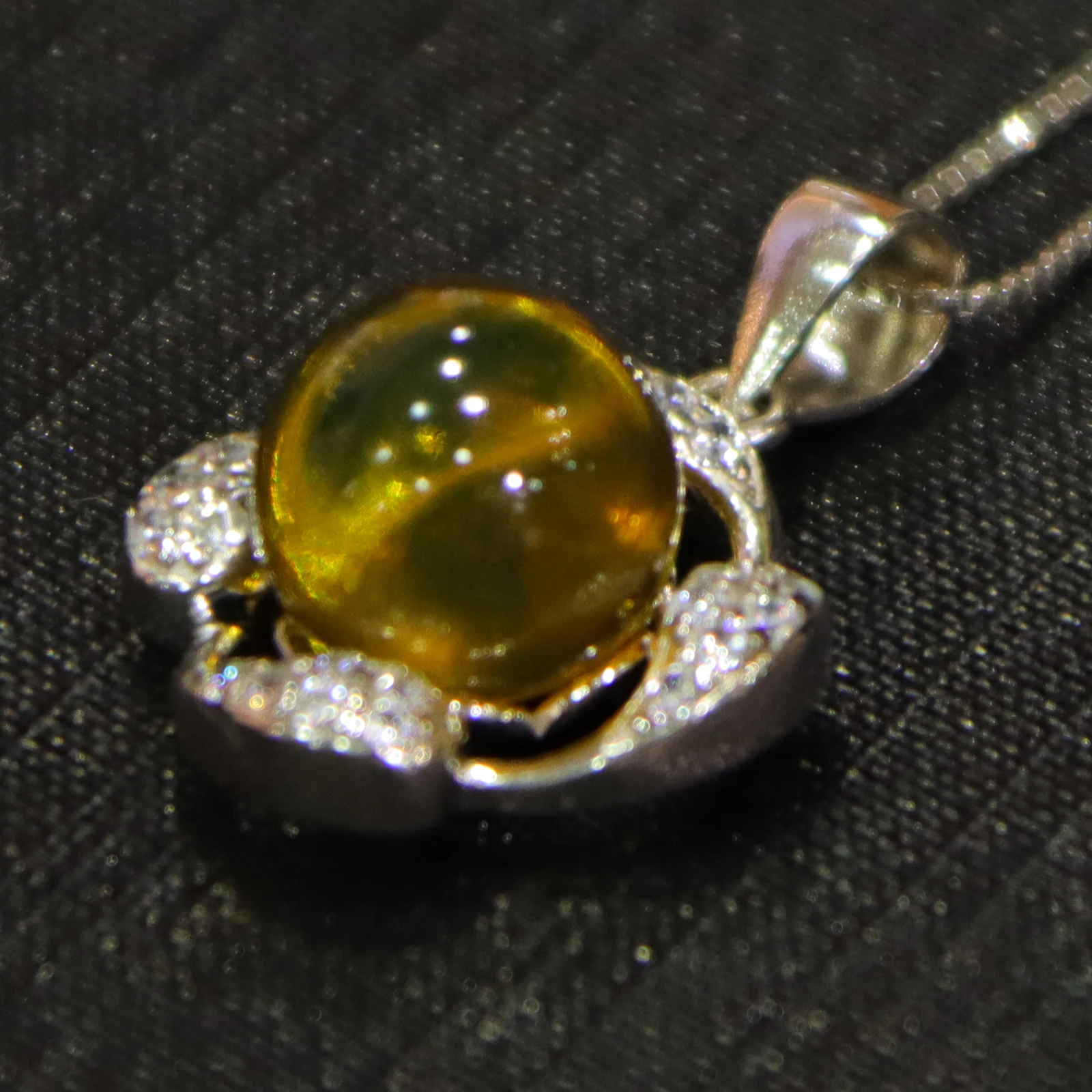 

9mm Round Color-Changing Blue Amber Pendant Necklace - A Unique Birthday And Anniversary Gift For Her