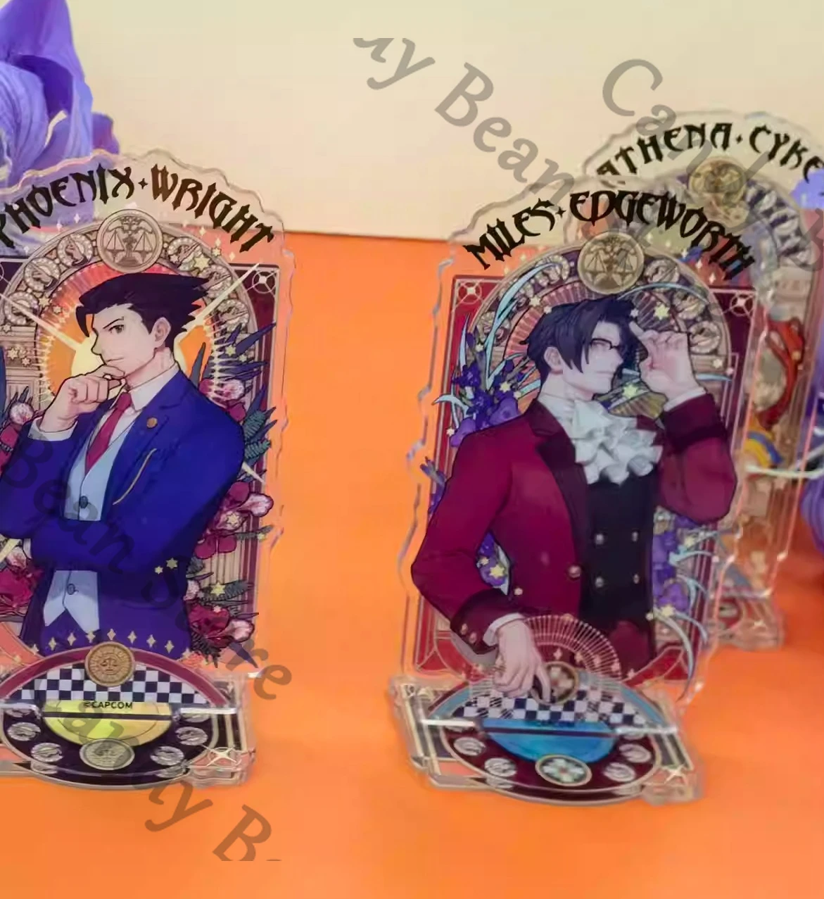 

Акриловая фигурка-подставка из серии «Цветы» по аниме «Ace Attorney» (Майлз Эджворт, Феникс Райт) – подарок для фанатов мультфильмов