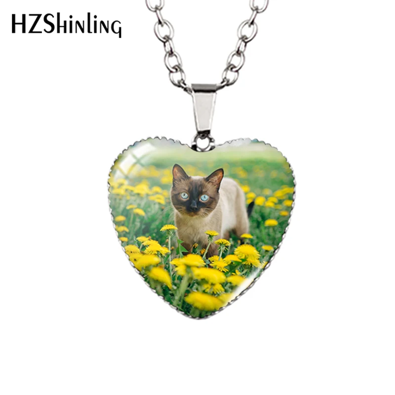 2023 New Cute Cat with Flowers Pendant Necklace Lovely Cats Glass Dome Handmade Jewelry Heart Pendants Gift Women