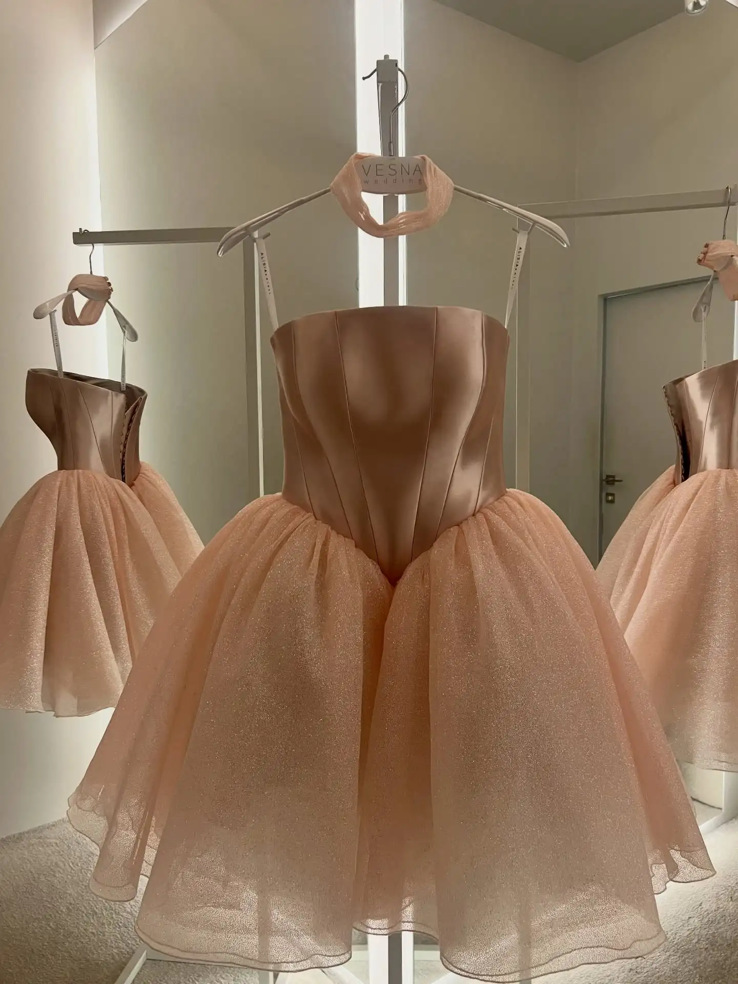 Ofherown Pfirsichfarbenes Satin-Tüll-Minikleid für Damen, A-Linie, trägerloses Abendkleid, voluminöser Rock, formelles Cocktail-Partykleid