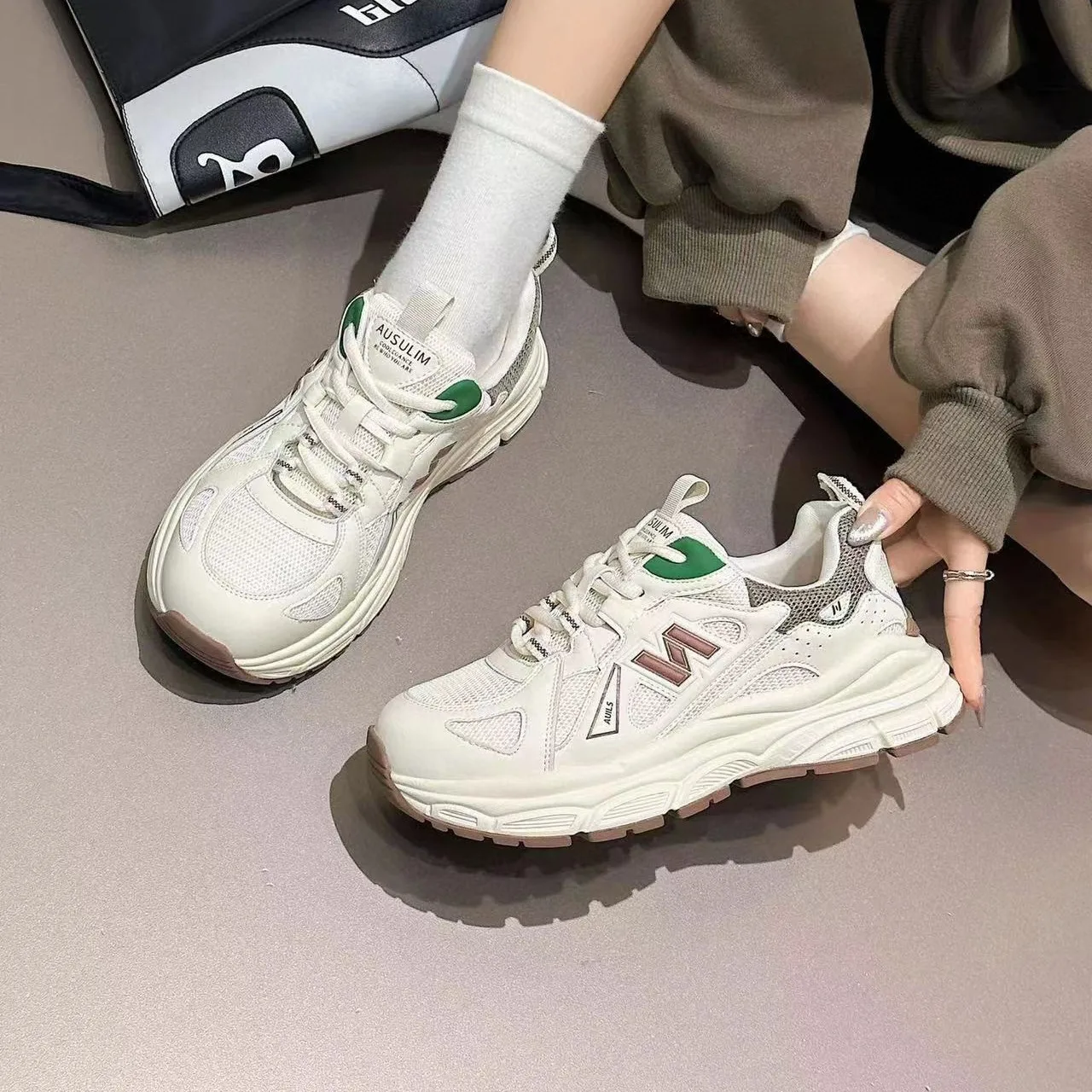 2024 Spring N word shoes Korean version of the breathable lightweight hundred with pops shoes color blocking sneakers female