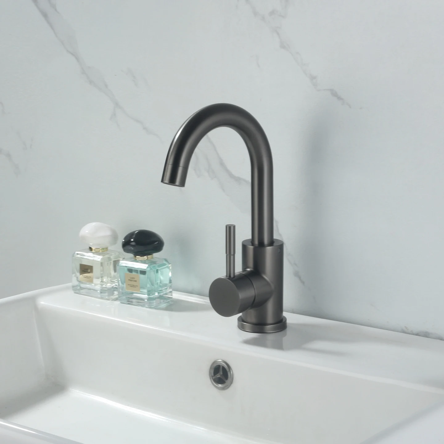 

One Handle Bathroom Sink Faucet Deck Mounted Single Hole Rotatable 360° Lavatory Basin Sink Faucet Hot and Cold Mixe Tap Gray