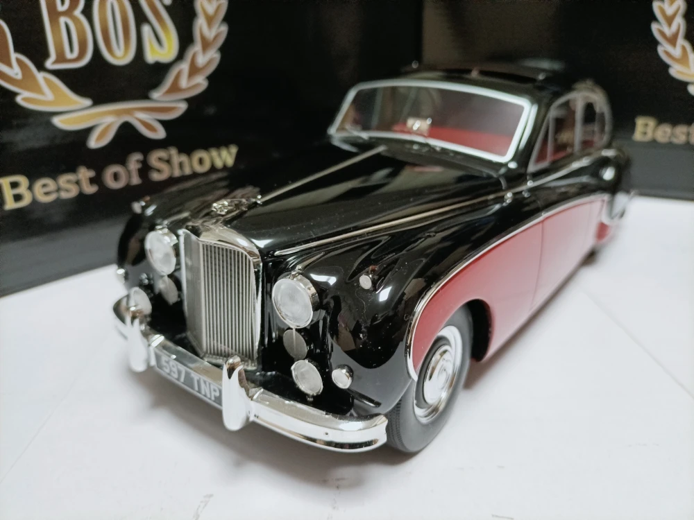 BOS 1:18 MK VIII 1957 Vintage Car Simulation Limited Edition Resin Metal Static Car Model Toy Gift