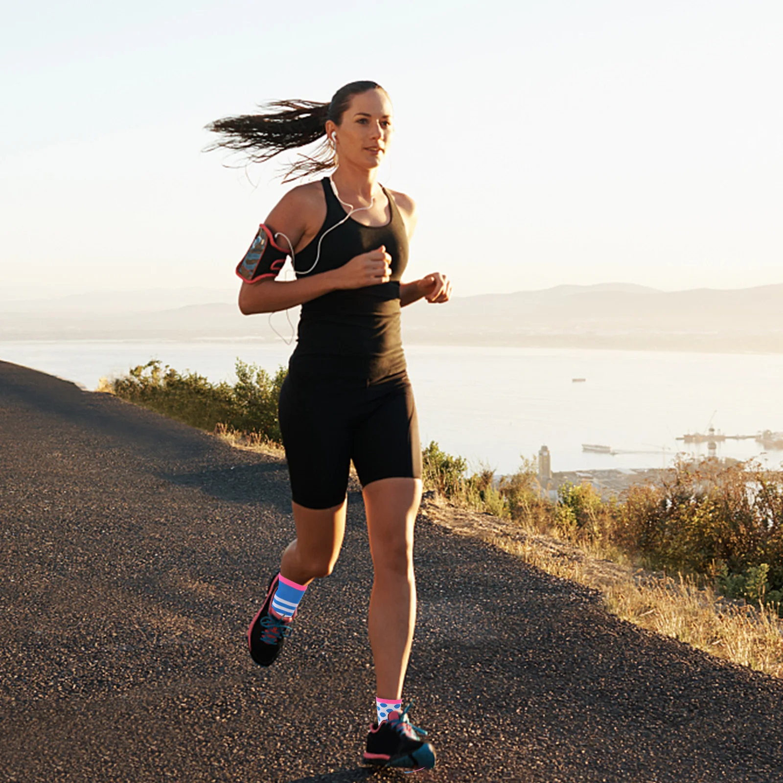 

1Pair Sports Breathable Socks Bright Colored Mid-Calf Running Socks for Training Travel Fitness Professional Athletic Wear