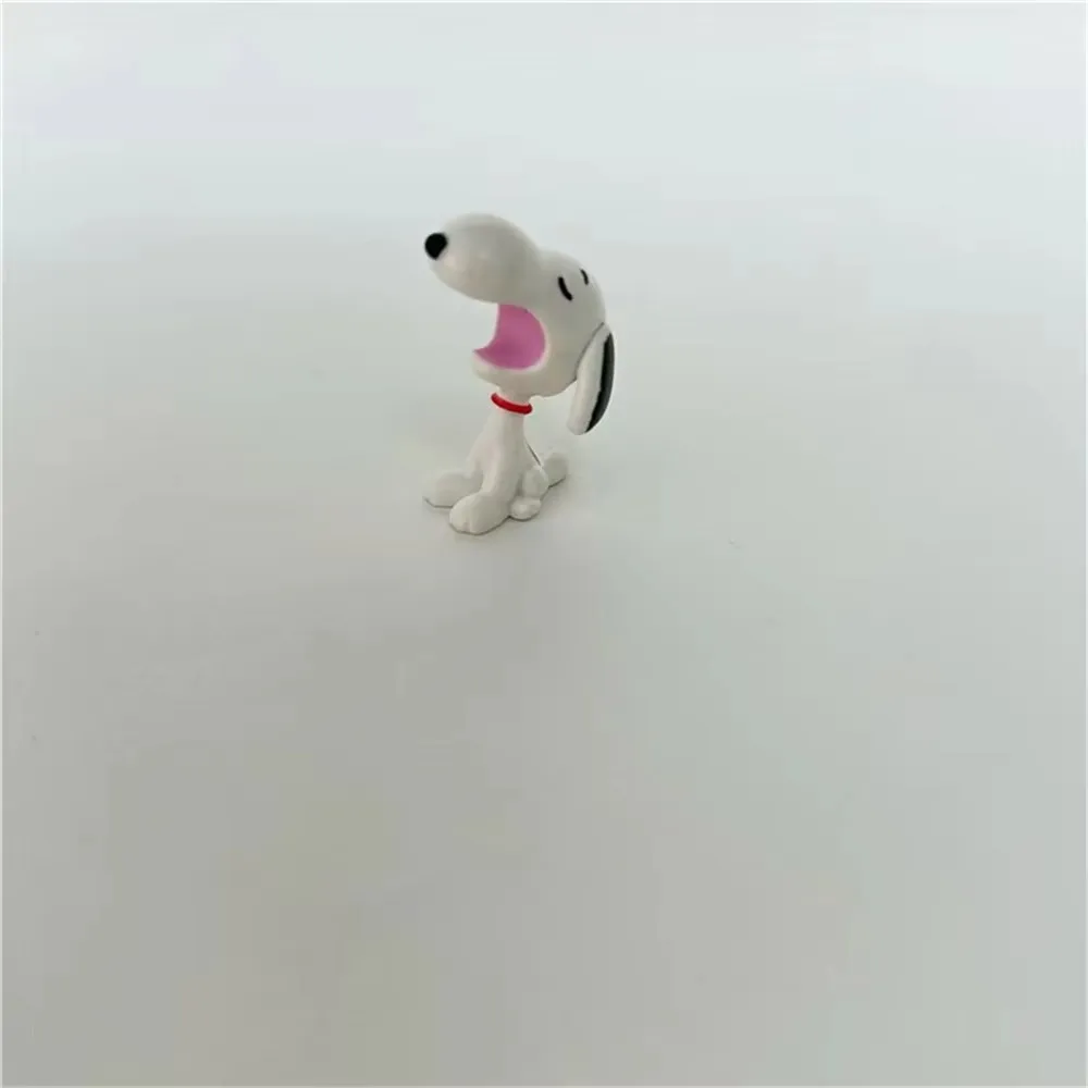 الأصلي إرسال عشوائي 2 قطعة/1 مجموعة الكلاسيكية الكرتون نمط سنوبي دمية لعبة زخرفة صغيرة هدية العيد