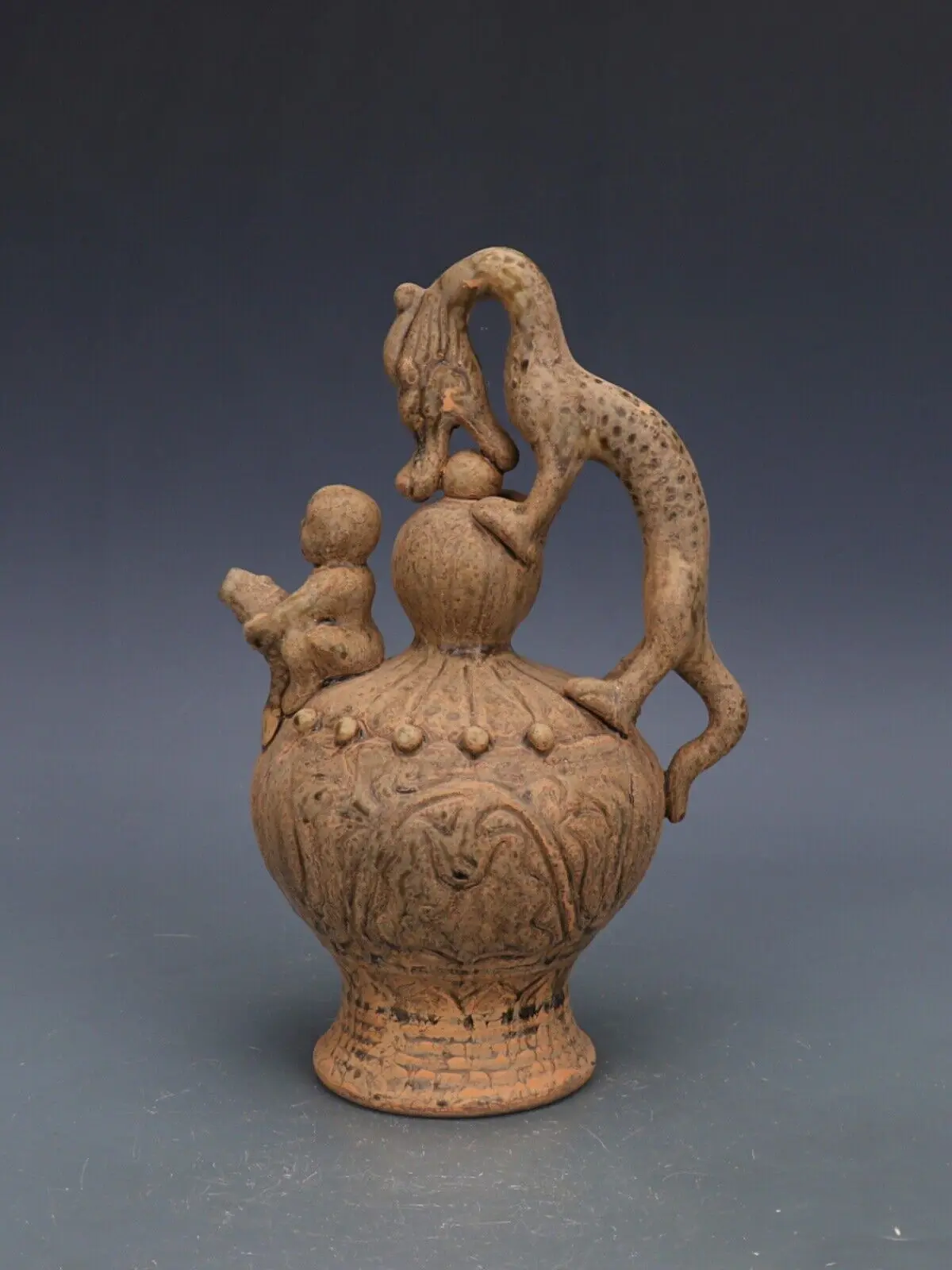 11" China Yue Kiln Porcelain Green Glaze Applied Relief Dragon Play Beads Kettle