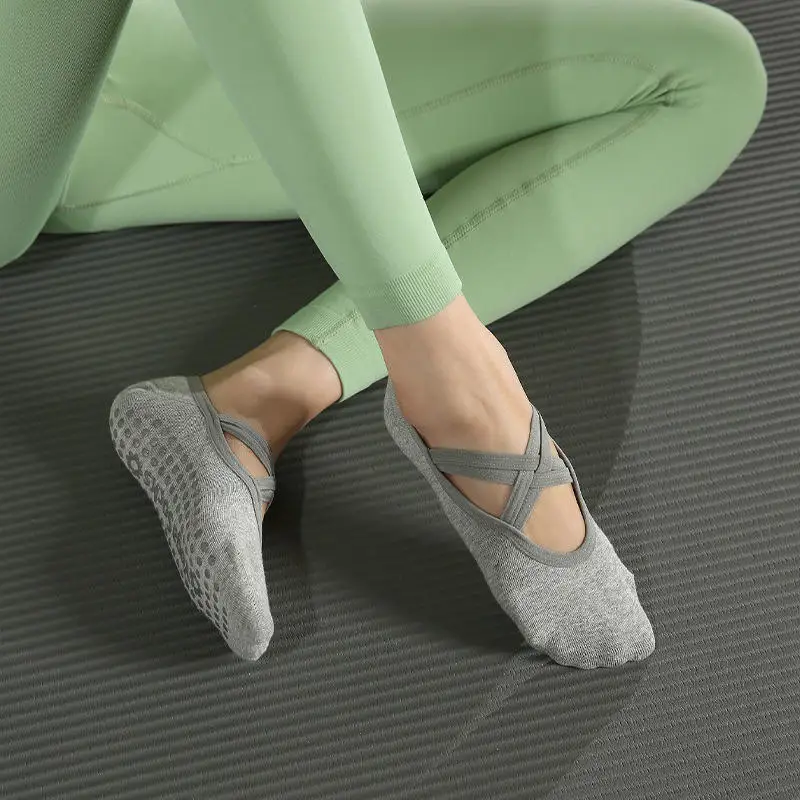 ถุงเท้าโยคะเต้นรำกันลื่นแบบมีสายรัดหลังสำหรับผู้หญิง พื้นซิลิโคน สำหรับพิลาทิส บัลเลต์ ฟิตเนส