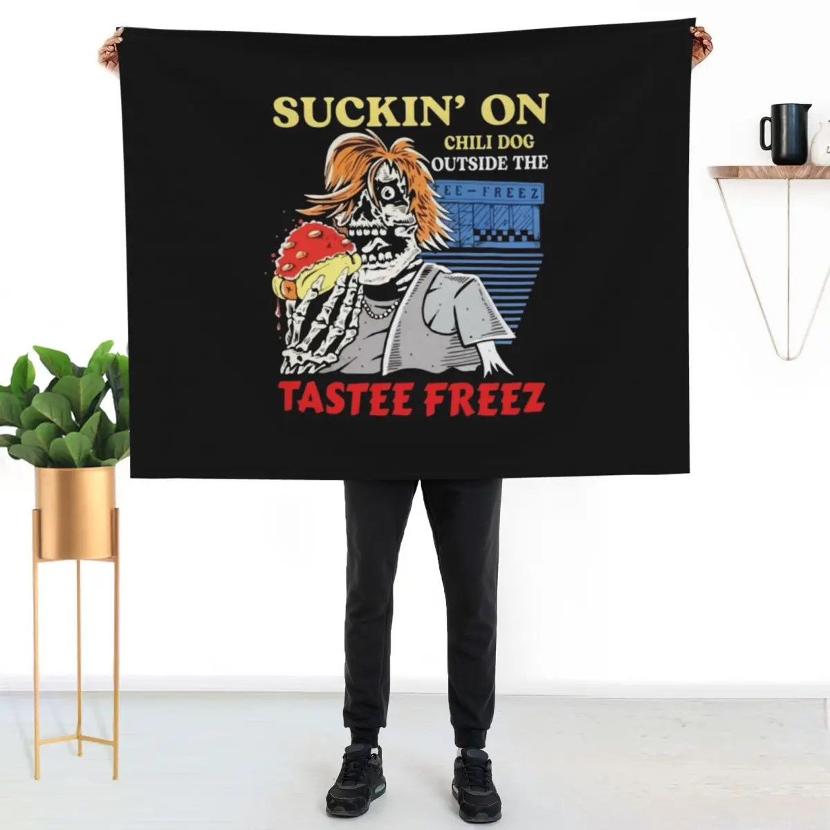 Suckin’ on chili dog outside the tastee freez Gift For Fans, Gift For Men and Women, Gift Halloween Day Throw Blanket