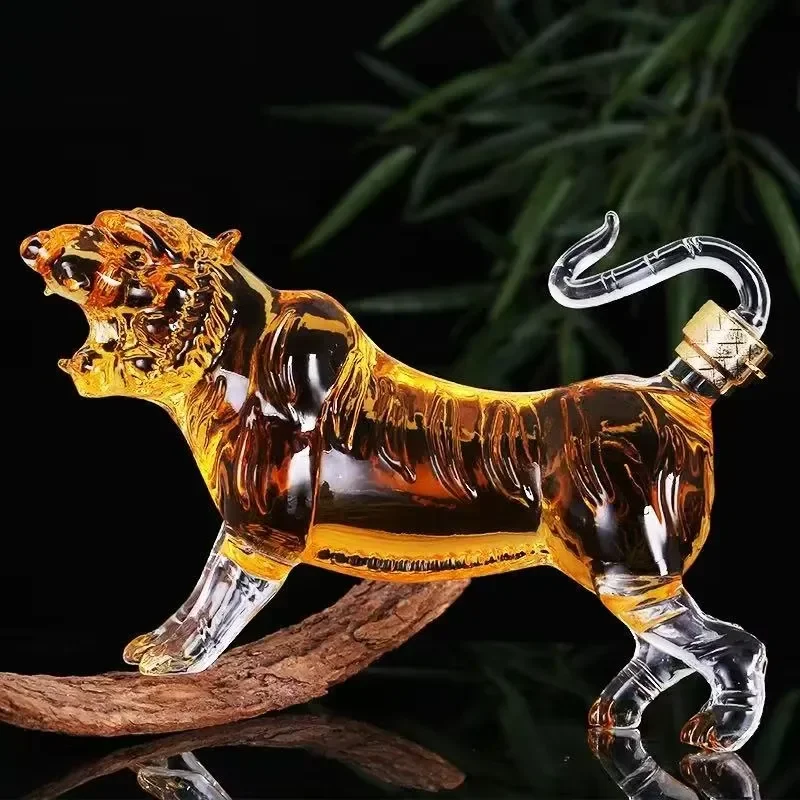 Custom Hand Blown High Borosilicate Glass Whisky Bottle Factory Wholesale Manufacturer