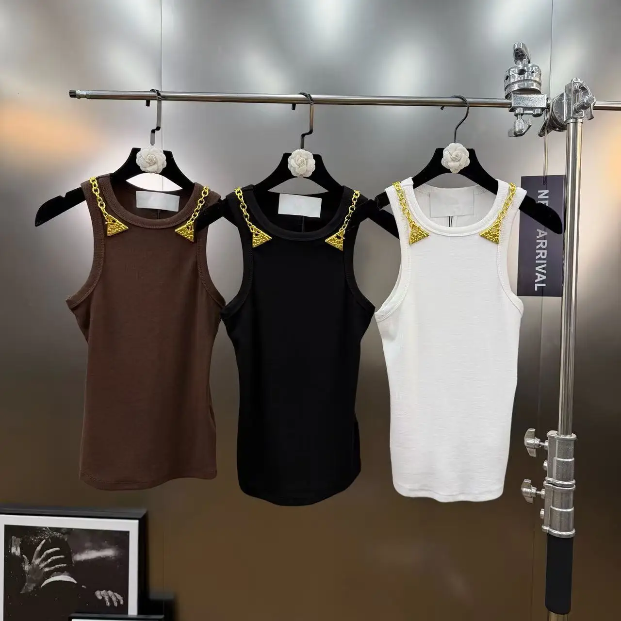 High Street Cotton Tanks Tops Women's Spring Round Neck Sleeveless Chain Triangle Metal Tag Decoration Slimming Design Tank