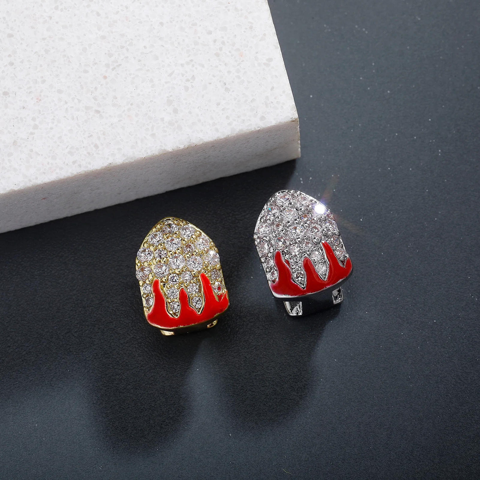Halloween Individual Rapper Teeth Grills Shiny Rhinestones Tooth Grillz Cap Body Jewelry for Stage Perfomance Accessory