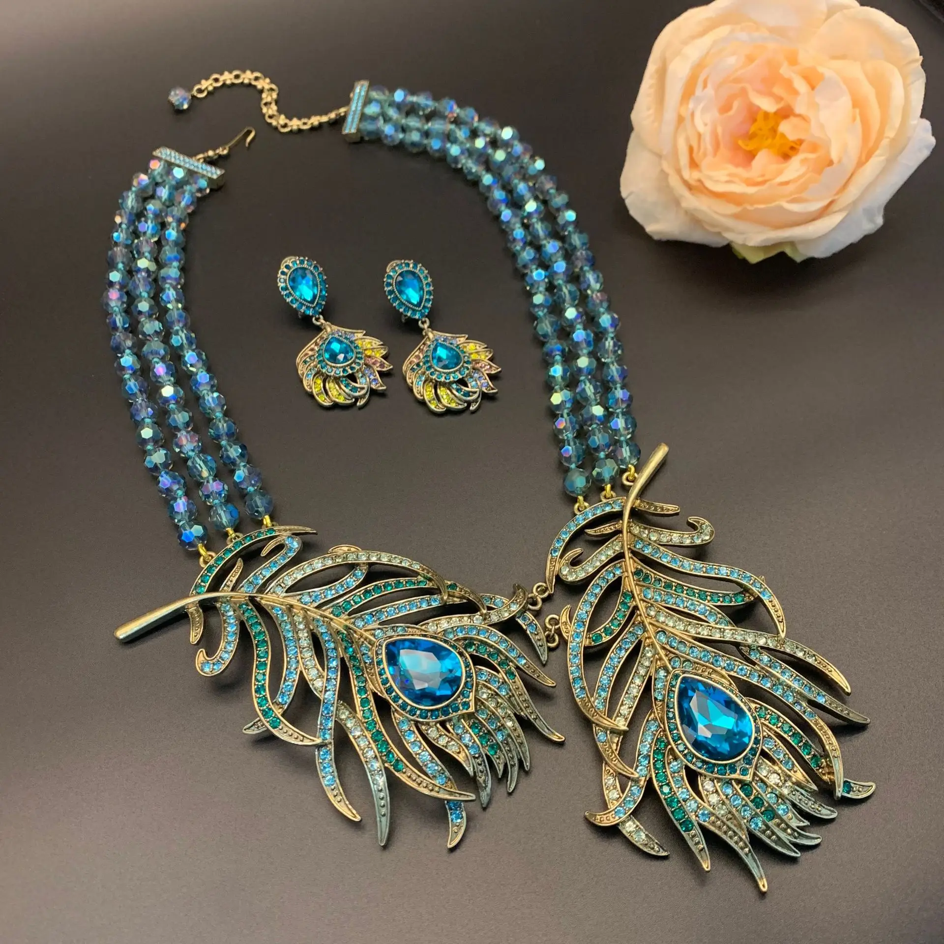 

European and American retro feather style inlaid with zircon multi-layer string glass set