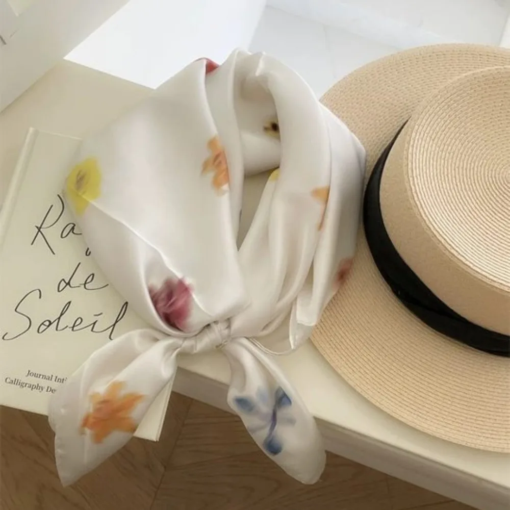 Copricapo Sciarpa per capelli con fiori sfocati di ciliegia Graziosa fascia per capelli morbida per cuccioli Turbante quadrato Sciarpe a farfalla Streetwear