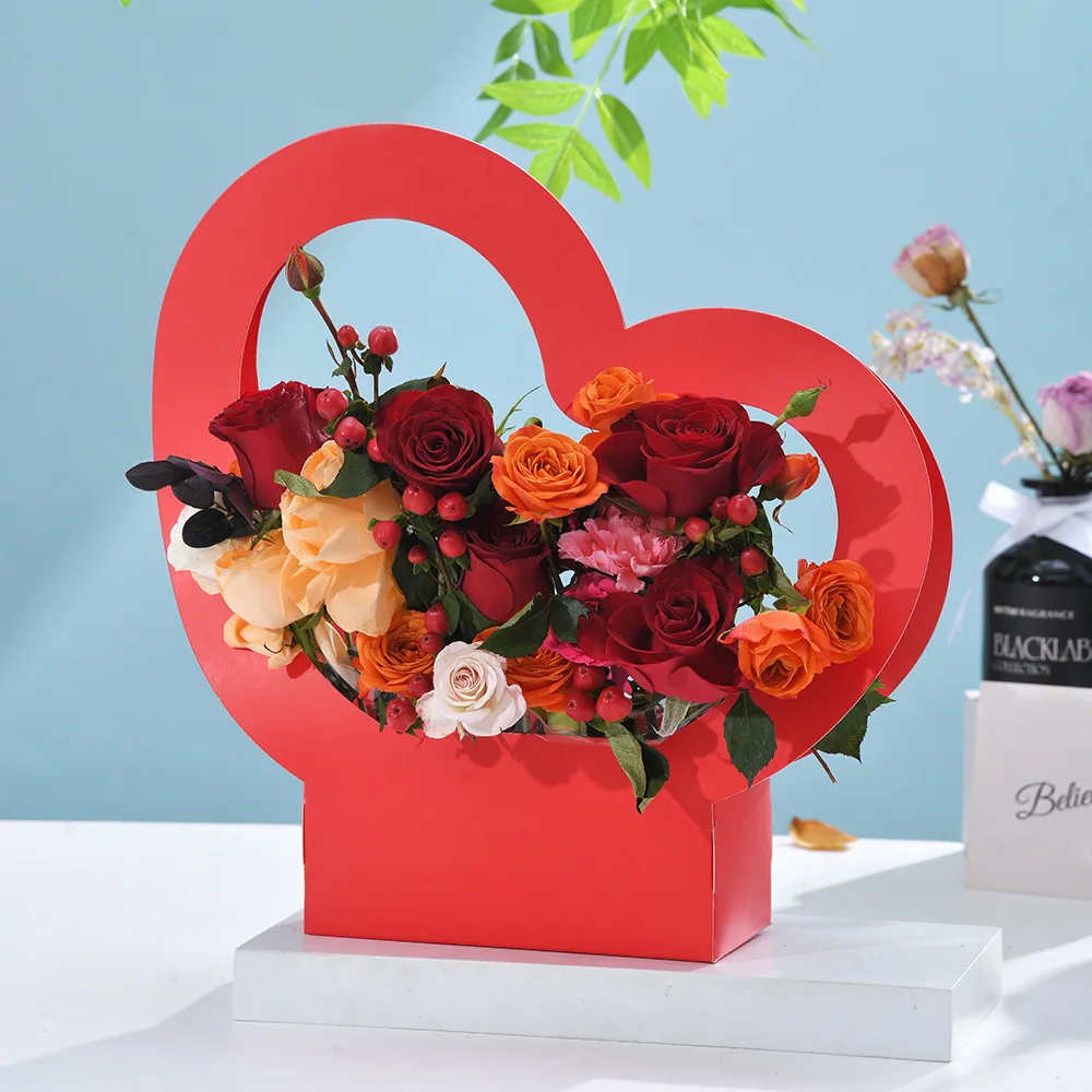 Handheld Paper Flower Basket Heart Pattern Creative Gift Bag for Lovers Floral Arrangement Box Paper Material Flower Packaging