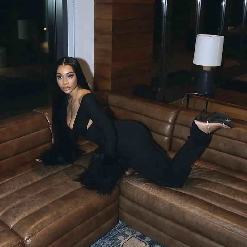 จั๊มสูทเซ็กซี่สำหรับผู้หญิง ดีไซน์ไขว้เว้า แต่งขนเฟอร์ แขนยาว ยืดหยุ่น กระชับ เหมาะสำหรับออกกำลังกายและกิจกรรมต่างๆ