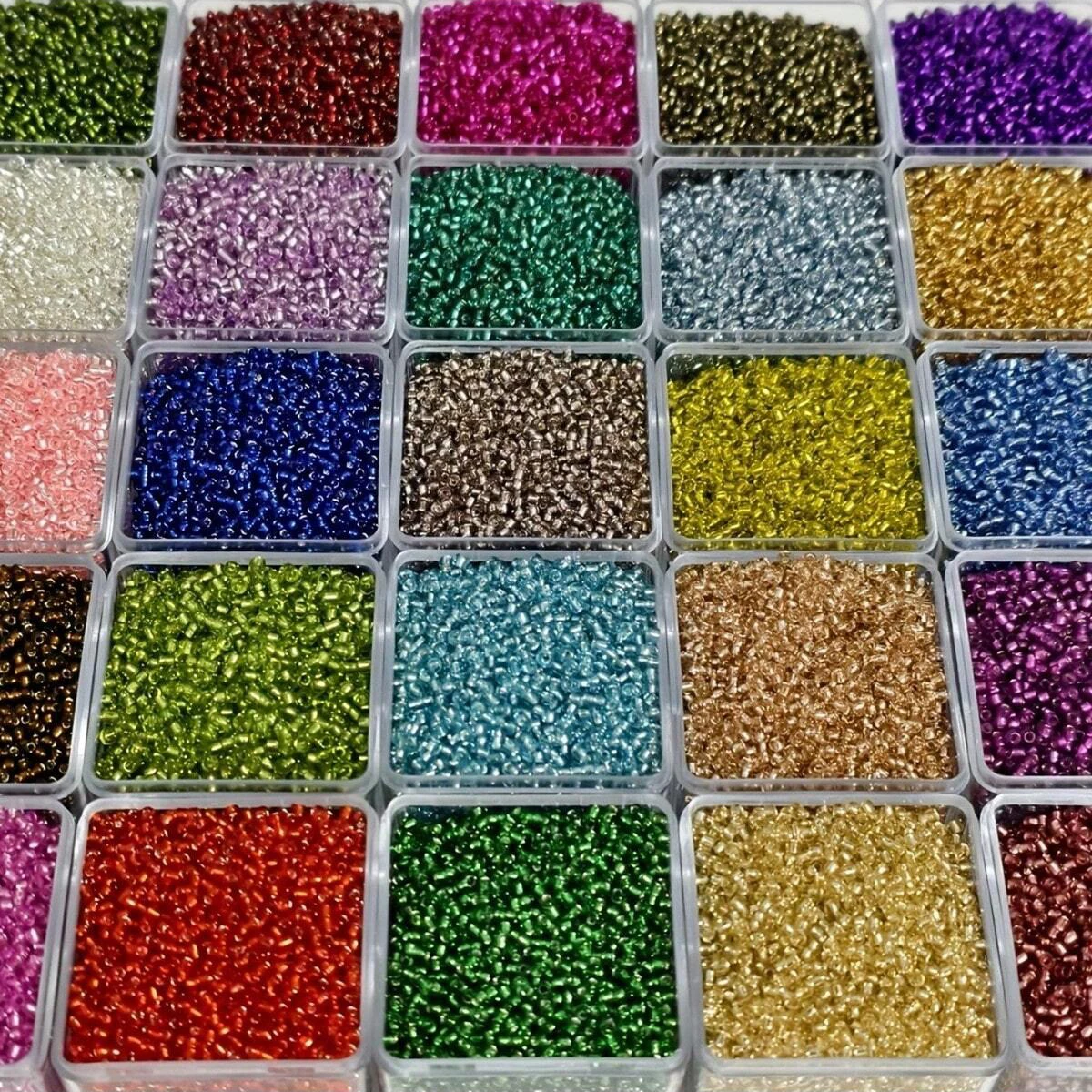 10 Packungen/Set, zufällige 10 Farben, 10.000 Stück 2 mm silberfarbene Glasperlen, perfekt für DIY-Schmuck, Armbänder, Halsketten – Detail 7