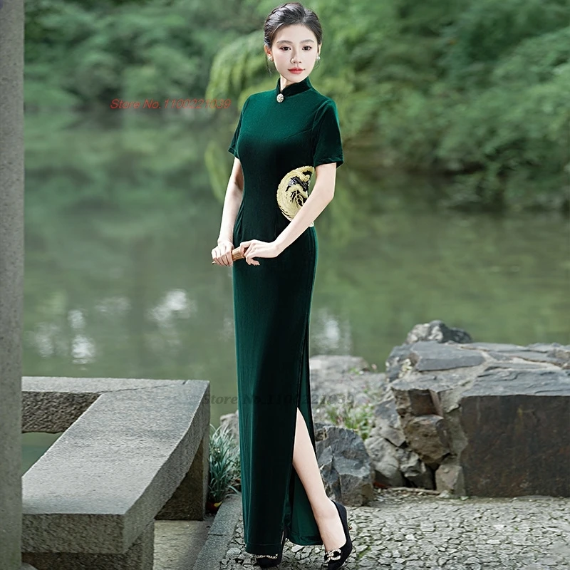 

Китайское винтажное платье 2025 года, улучшенное бархатное платье Cheongsam с национальной вышивкой Феникса, сценическое вечернее платье для банкета