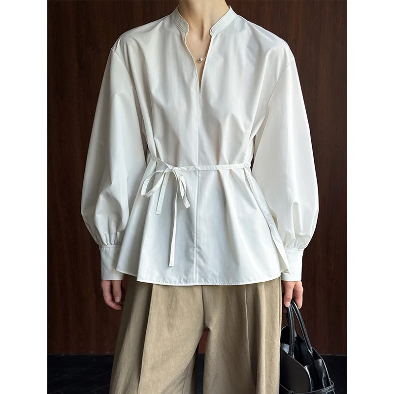 

Новинка ранней осени 2026: дизайнерская рубашка с длинным рукавом в корейском стиле, белая, свободного кроя, стройнящая фигуру