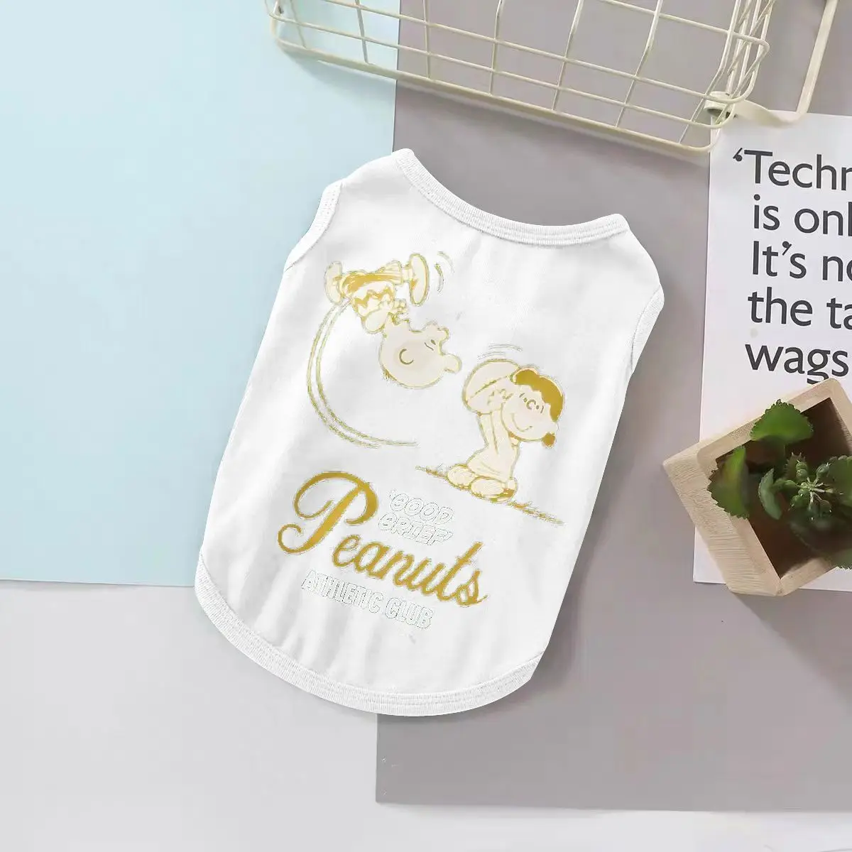 

Хлопковая одежда для собак Snoopy, модная весенняя одежда для собак, милая футболка с коротким рукавом и мультяшным принтом Snoopy, летняя одежда для домашних животных