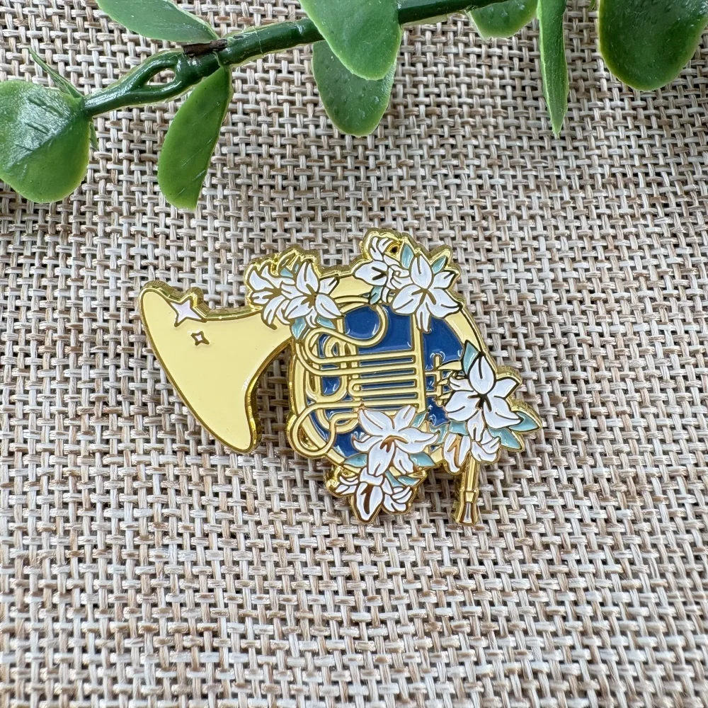 

Cute cartoon musical instrument French horn Lilies metal brooch exquisite JK DK accessories clothing backpack art matching badge