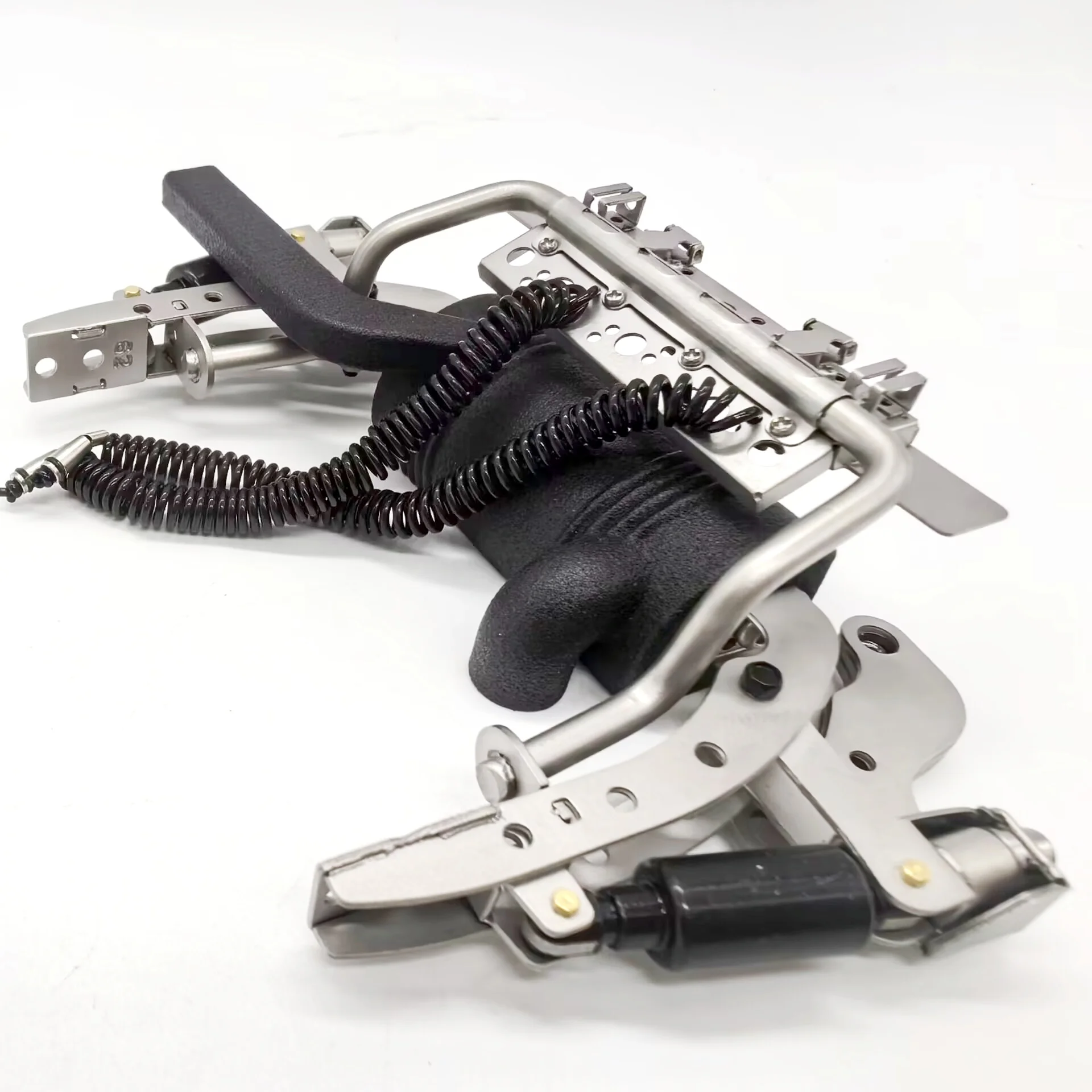 RC スケールクラブ 1/14 トラックモデル ロッカーホルダー シミュレーションキャブ 固定フロントバックル マンアクトロス ボルボ車 DIY パーツ用