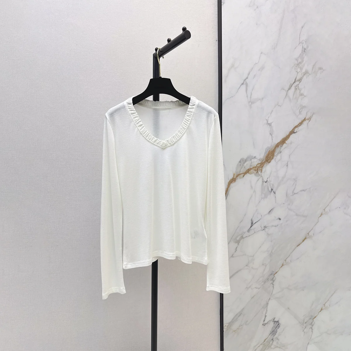 2026 high-quality women's mushroom edged V-neck long sleeved base T-shirt26813174