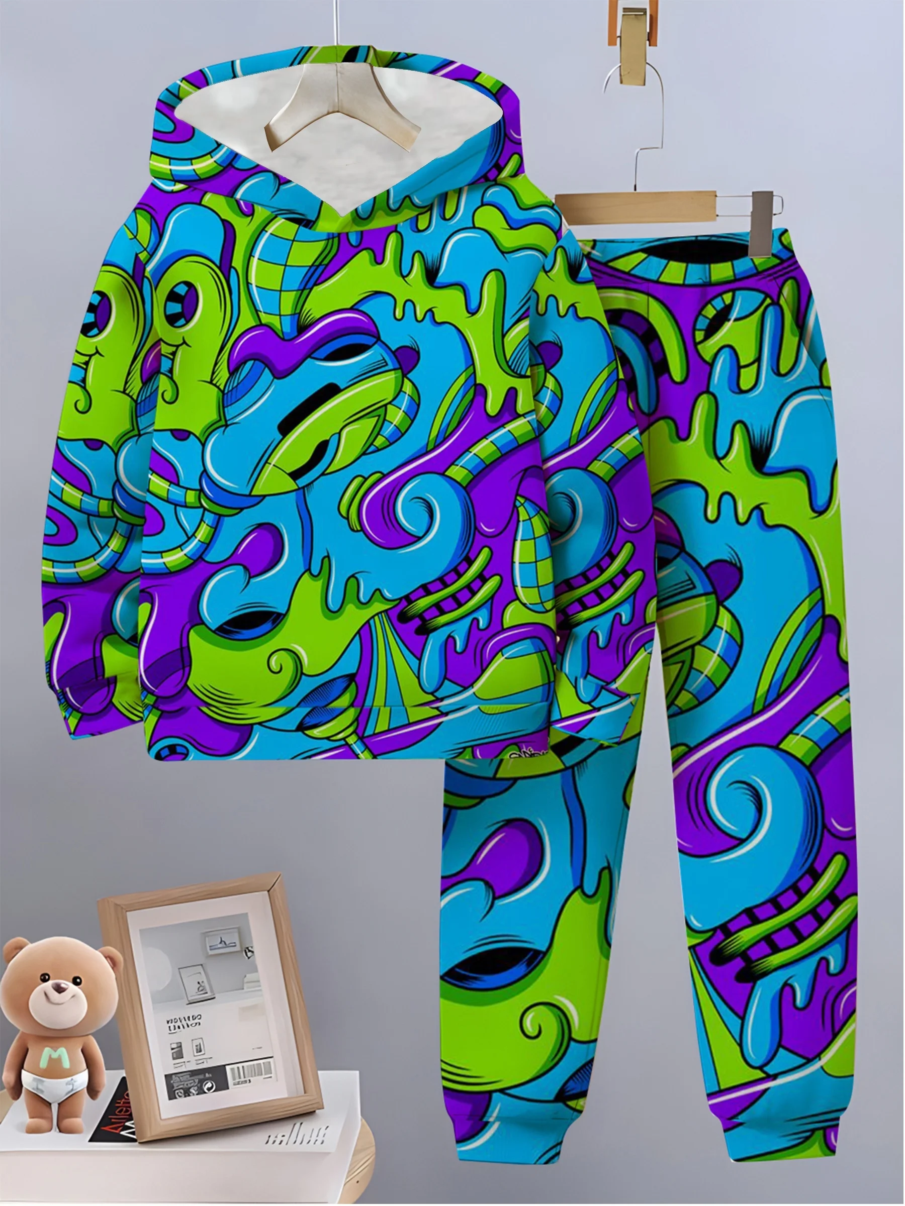 

Зима-Осень 2025: комплект с капюшоном и спортивными штанами. Модная уличная одежда и домашний стиль. Классическая модная одежда с 3D принтом граффити.