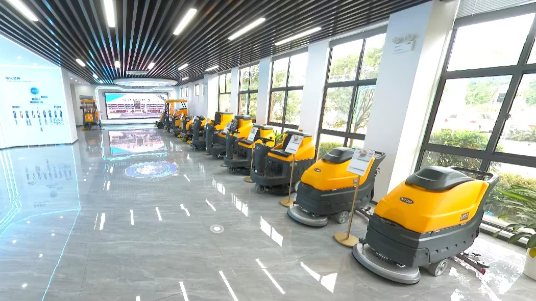 

Автономная поломоечная машина-робот – электрическая уборочная машина 850 мм для складов