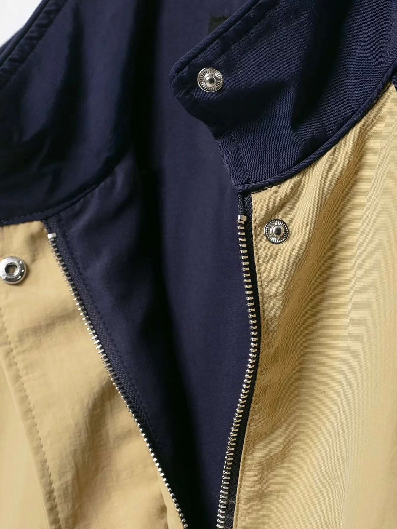 HH Damenmode Zweiteiliges Set mit Farbblock-Design, Stehkragen, Kordelzug am Saum, lockerem Oberteil und seitlichem Streifen, weit geschnittener Hose, Herbstmode für Pendlerinnen. – Detail 10
