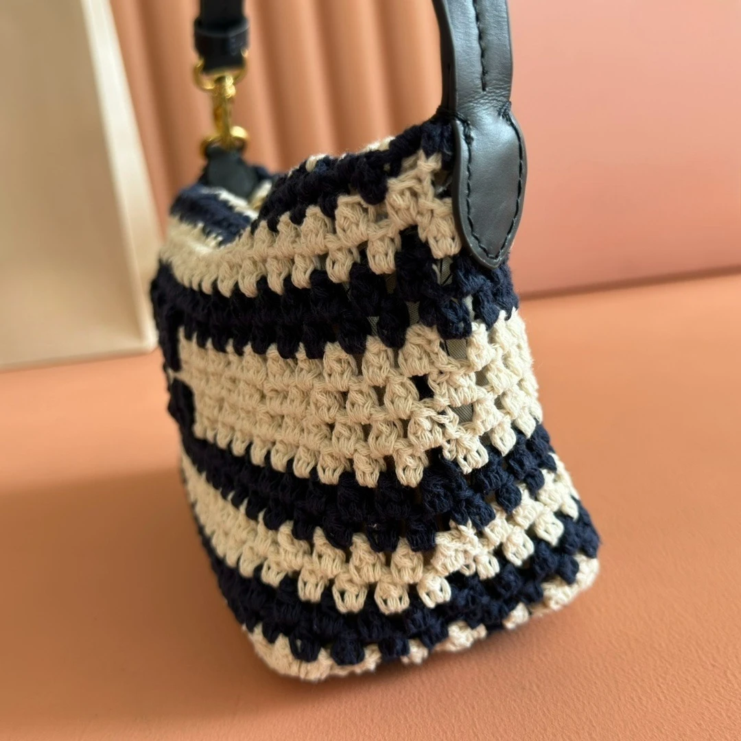 

Luxury Designer Woven Beach Picnic Bags Famous Brand Women Summer Vacation Handbag Top Quality Striped Crossbody Bag 2026 New