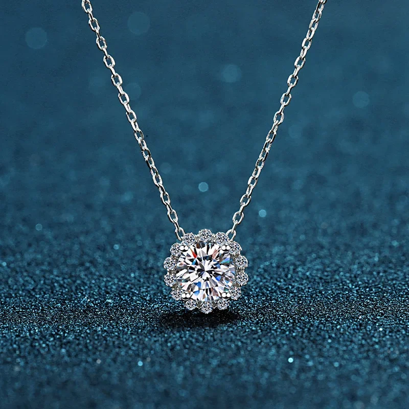 18K platinum diamond daisy clavicle chain for women 1 carat moissanite necklace plated PT950 platinum pendant