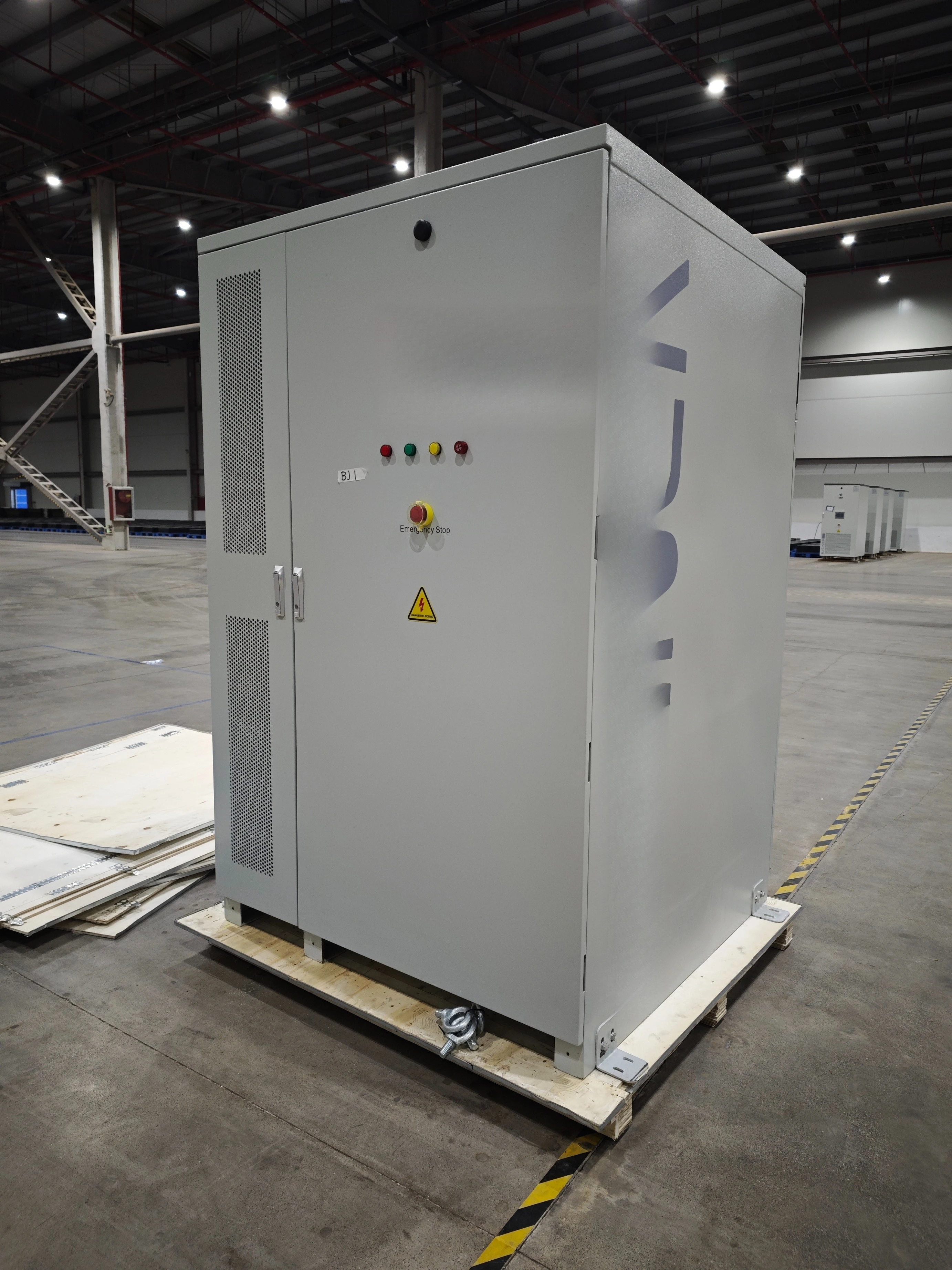Industrial Commercial 232KWh/254KWh/261KWh Capacity Solar Energy Storage Power Station On-Off Options Featuring LiFePo4