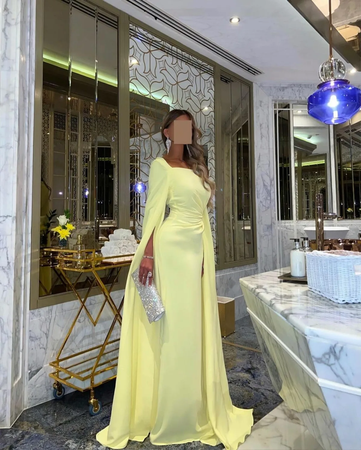 فساتين سهرة طويلة برقبة مربعة مخصصة 2025 فستان حفلات نسائي أصفر أنيق بأكمام طويلة مطوي فساتين لحضور الحفلات الموسيقية طول الأرض