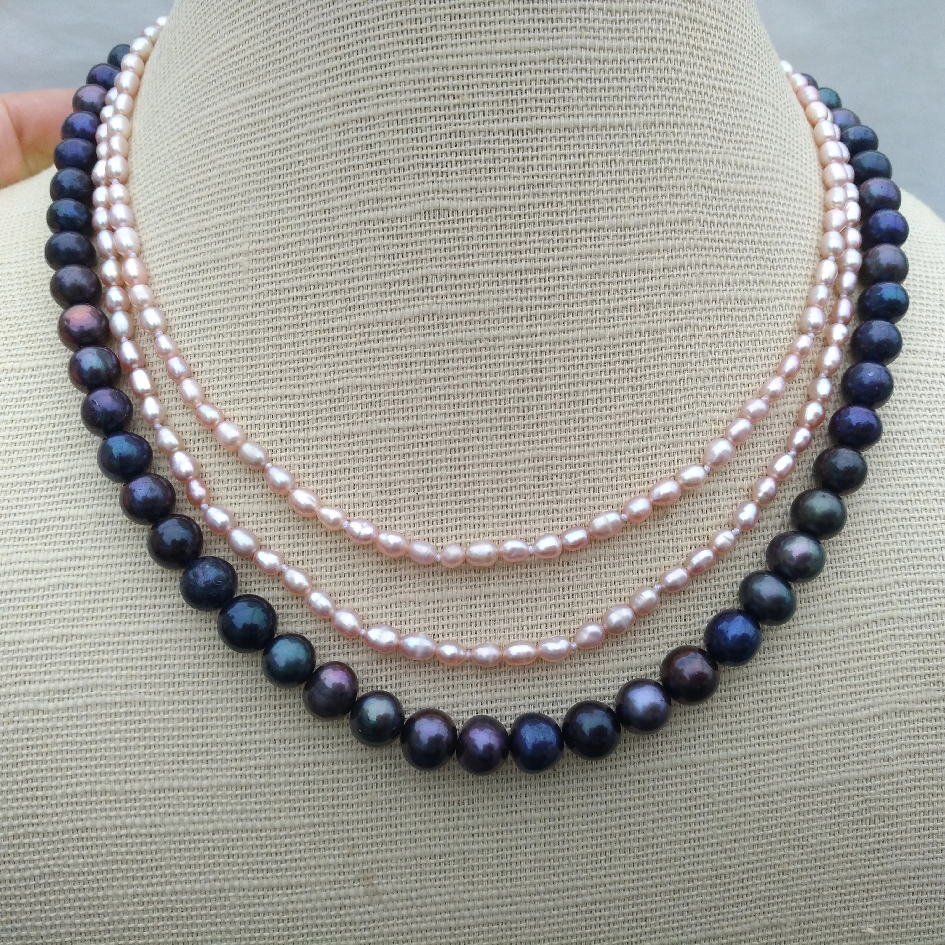 3 صفوف من قلادة اللؤلؤ الطبيعي الحقيقي لبحر الجنوب الأسود والوردي مقاس 40 سم صور أصلية لقطة حقيقية #3