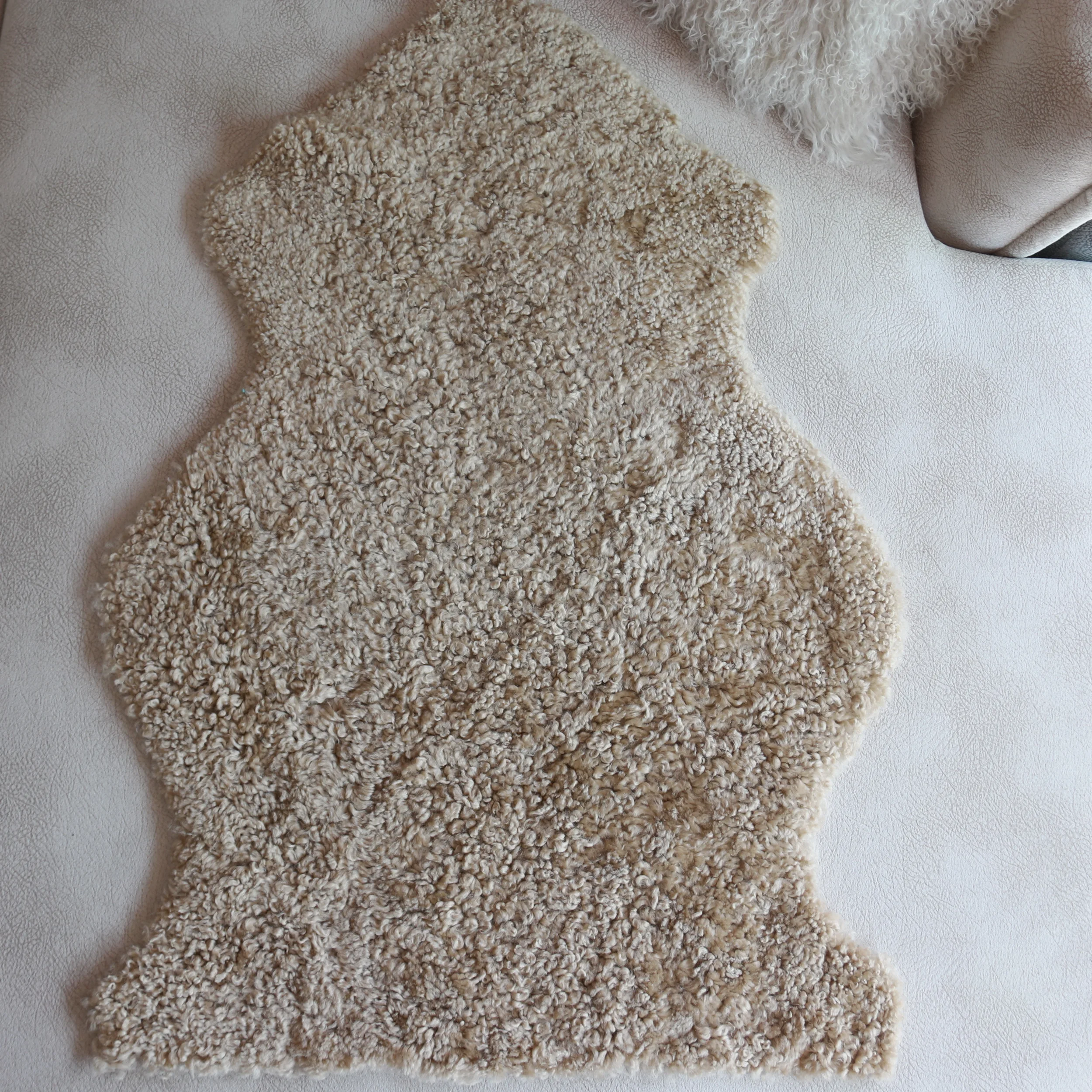 

CSR01 Tan Color Home Decoration Carpet 100% Real Australian Merino Curly Natural Sheepskin Pelt Hide Rug Throw