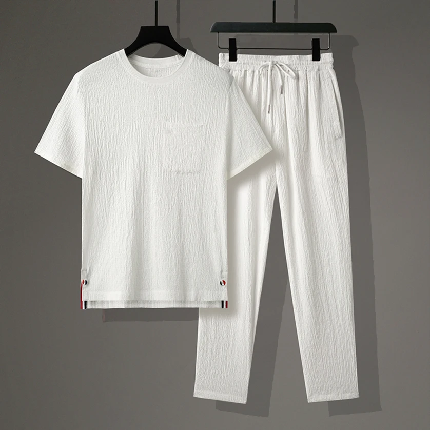 

Комплект мужской одежды из ледяного шелка: футболка и шорты. Летний свободный крой, быстросохнущий, повседневный спортивный стиль. Элитный дизайн. Модный мужской комплект Haome.