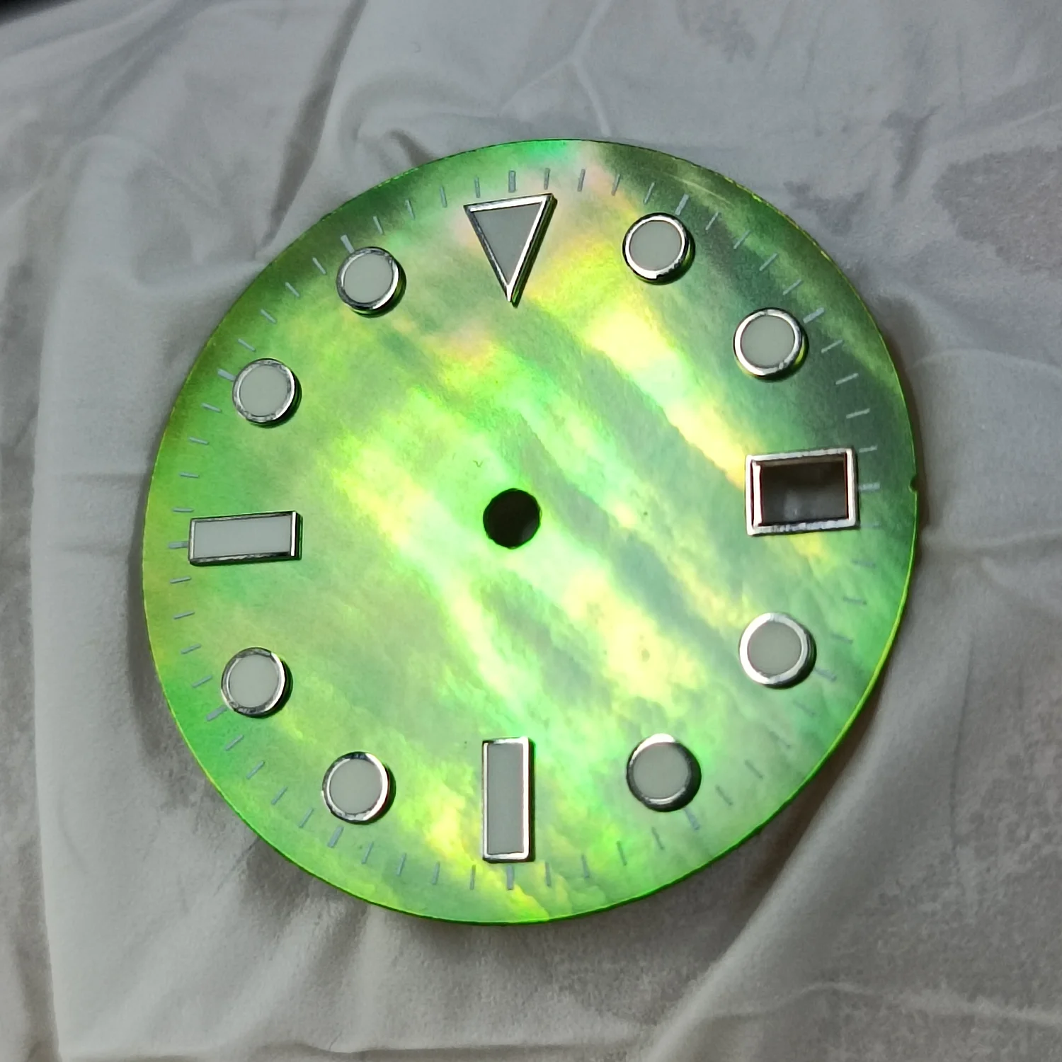 Cadran brillant à coque de 28.5mm, accessoire de cadran de montre Shellac C3 vert lumineux pour mouvement NH35, logo personnalisable