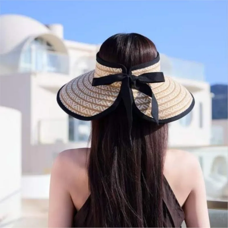 Women's hat with a large brim that can be folded for outings and wraparound as well breathable shield ultraviolet rays