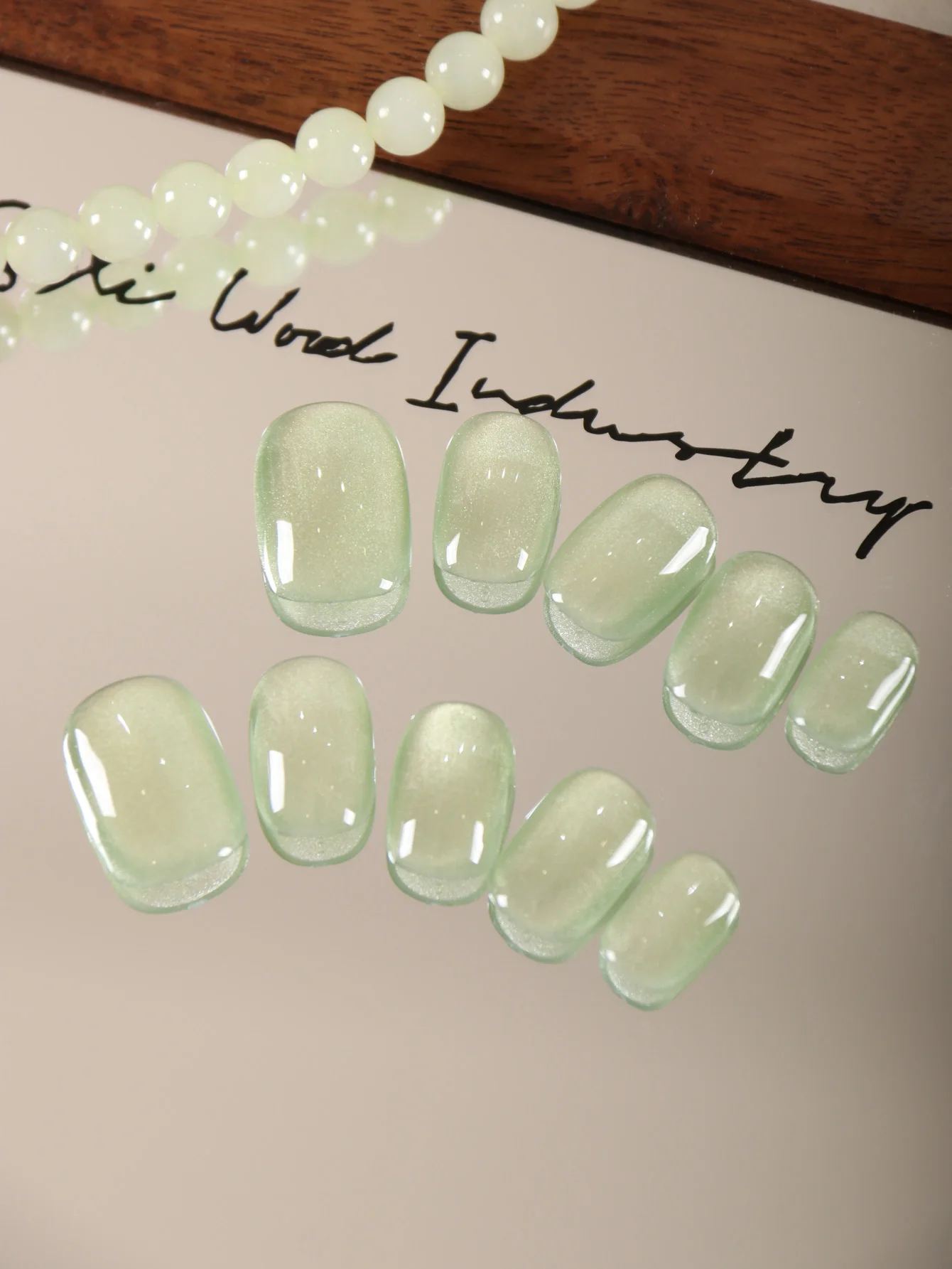10 Stück Press on Nails Kurze grüne Katzenaugen-Kunstnägel, inklusive 1 Blatt Klebelaschen und 1 Stück Minifeile