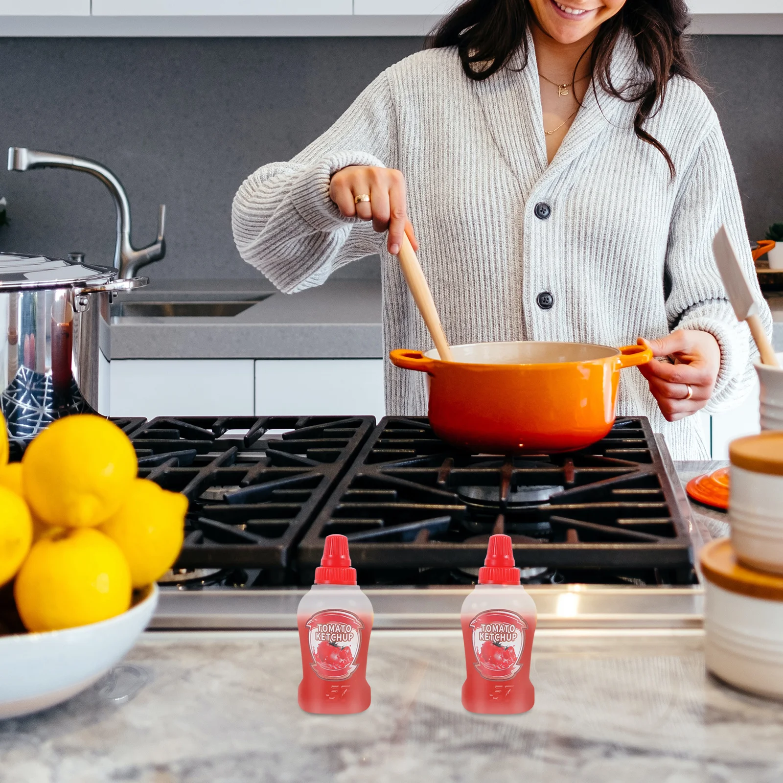 

6Pcs Small Sauce Bottles Portable Mini Squeeze Bottles PP Material Ideal for Picnic Soy Sauce Ketchup Mustard Vinegar