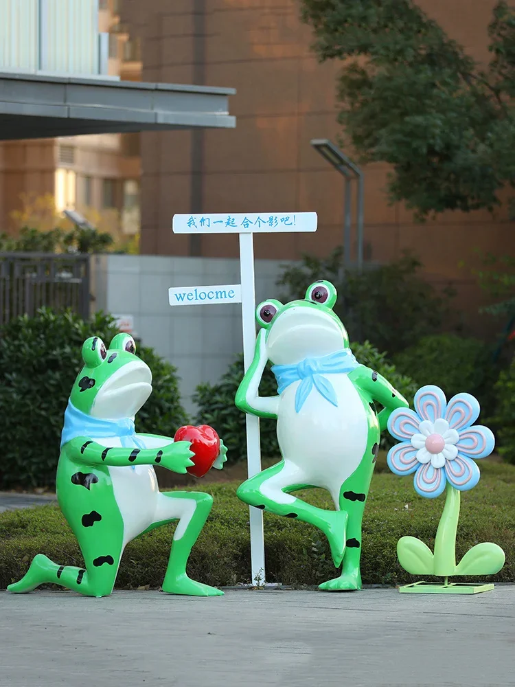 Customized outdoor fiberglass net red cartoon frog doll sculpture outdoor garden landscape shopping mall pedestrian street decor