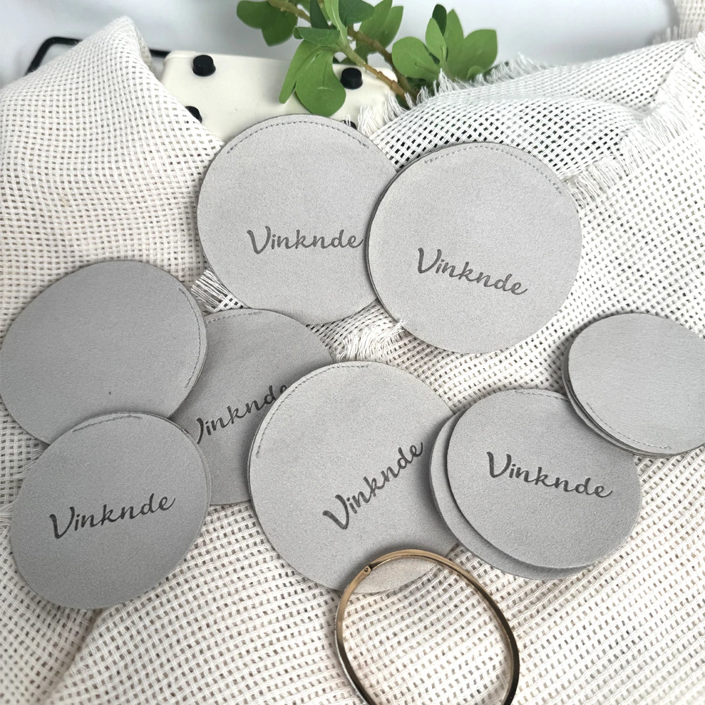 

100 шт., сумка для ювелирных изделий из микрофибры с логотипом 10x10 см, кольца, серьги, браслет, ожерелье, органайзер, круглый чехол, свадебные сувениры, мешки для пыли